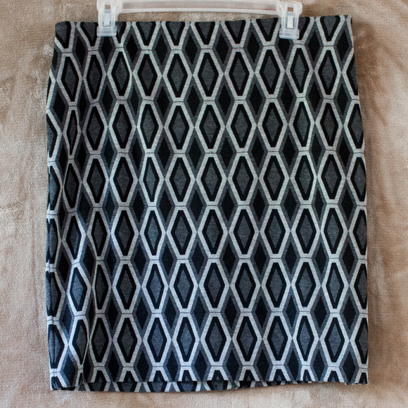 2/$20 Worthington Skirt knit Diamond Gray - Picture 2 of 4